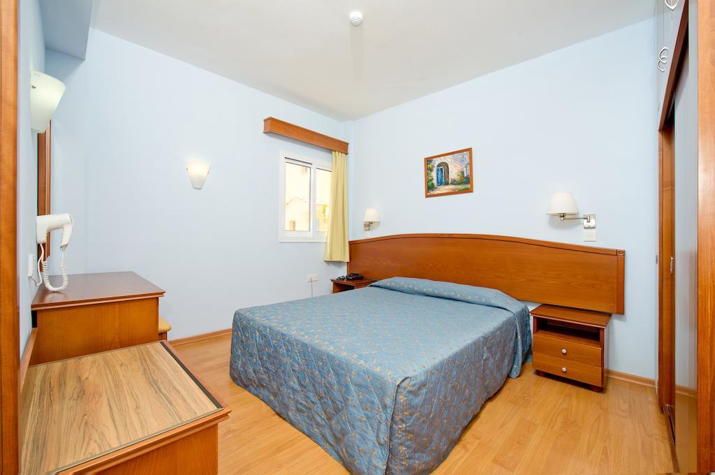 Tasia Maris Gardens Agia Napa Zimmer foto
